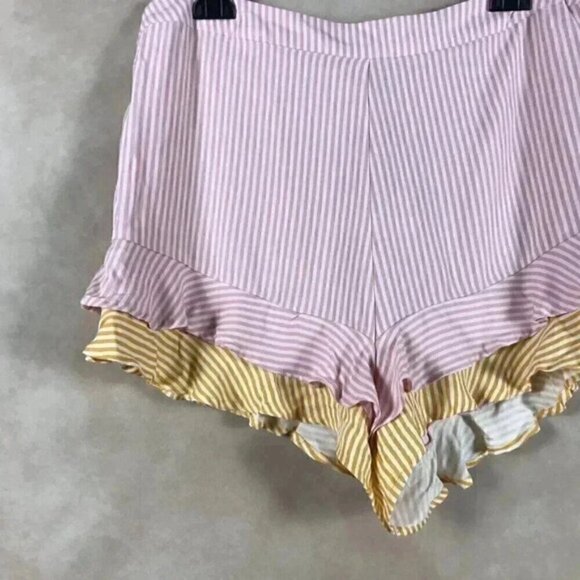 LOVE FIRE Striped Ruffled Flirty Shorts NWT XL - Picture 5 of 8